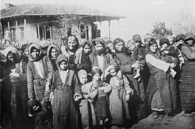 Veuves arméniennes avec leurs enfants, 1915