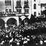 Ouvriers en grève devant la Maison du peuple à Iéna en janvier 1918